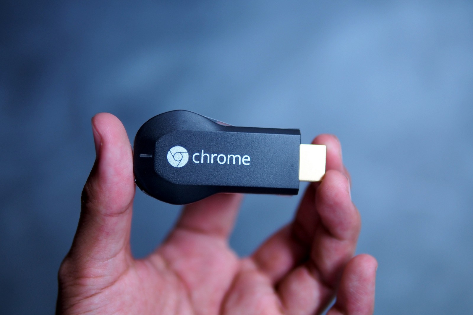 Changing the Chromecast icon color by styling MediaRouteButton